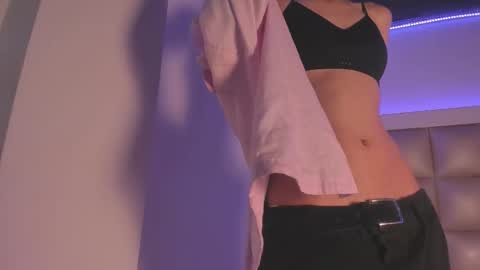 jadeestudios online show from December 19, 4:27 am