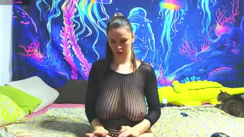 Jadelin Min online show from May 12, 9:32 pm