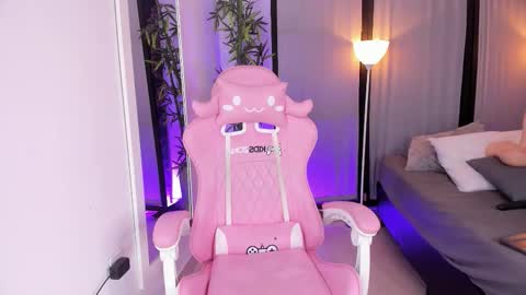 JADE online show from December 17, 6:34 pm