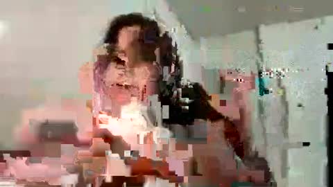 Mia online show from March 29, 8:02 am