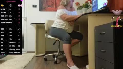 Snapshot of jameyla73 chatting on October 14, 7:00 am jameyla online show from October 14, 7:00 am