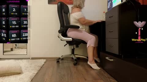 Snapshot of jameyla73 chatting on January 7, 7:20 am jameyla online show from January 7, 7:20 am