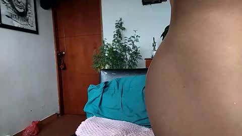 janariivera1 online show from December 4, 8:31 pm