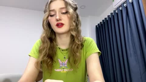 Janie online show from April 21, 11:39 am