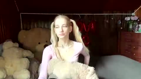 Elsa online show from July 11, 9:42 am