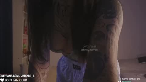 Snapshot of janne_maybe chatting on March 8, 3:11 pm jmaybe e online show from March 8, 3:11 pm