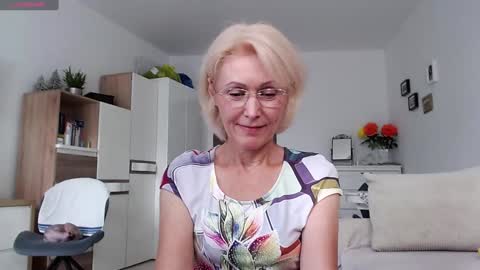 Snapshot of jasmin18v chatting on September 12, 1:40 pm Jasmin room for people 40 online show from September 12, 1:40 pm