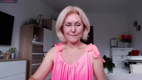 Snapshot of jasmin18v chatting on October 11, 12:41 pm Jasmin room for people 40 online show from October 11, 12:41 pm