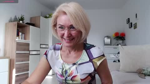 Snapshot of jasmin18v chatting on September 27, 1:40 pm Jasmin room for people 40 online show from September 27, 1:40 pm