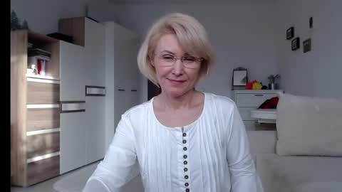 Snapshot of jasmin18v chatting on February 2, 1:30 pm Jasmin room for people 40 online show from February 2, 1:30 pm