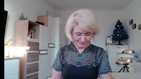 Snapshot of jasmin18v chatting on December 25, 1:41 pm Jasmin room for people 40 online show from December 25, 1:41 pm