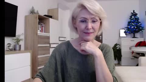Snapshot of jasmin18v chatting on December 8, 2:19 pm Jasmin room for people 40 online show from December 8, 2:19 pm