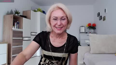 Snapshot of jasmin18v chatting on September 19, 1:21 pm Jasmin room for people 40 online show from September 19, 1:21 pm