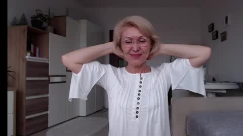Snapshot of jasmin18v chatting on February 24, 2:25 pm Jasmin room for people 40 online show from February 24, 2:25 pm