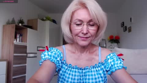 Snapshot of jasmin18v chatting on September 16, 8:44 am Jasmin room for people 40 online show from September 16, 8:44 am