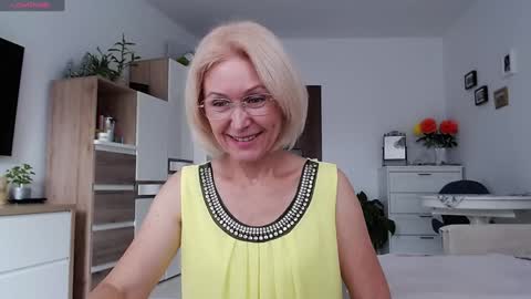 Snapshot of jasmin18v chatting on October 5, 12:43 pm Jasmin room for people 40 online show from October 5, 12:43 pm
