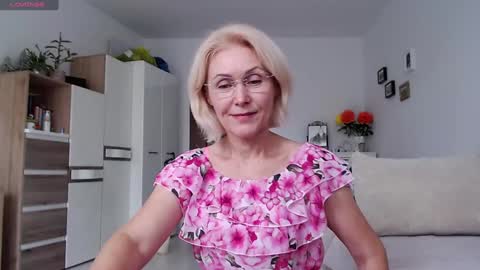 Snapshot of jasmin18v chatting on October 14, 11:24 am Jasmin room for people 40 online show from October 14, 11:24 am