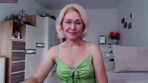 Snapshot of jasmin18v chatting on October 15, 1:36 pm Jasmin room for people 40 online show from October 15, 1:36 pm