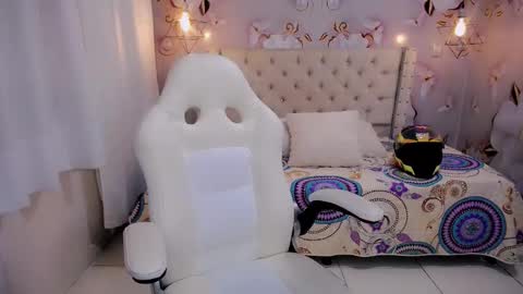 Snapshot of jasmin_brunette_ chatting on February 19, 11:38 am Jasmin online show from February 19, 11:38 am