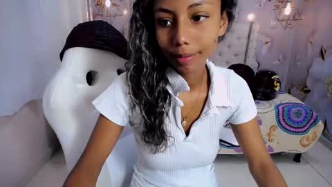 Snapshot of jasmin_brunette_ chatting on December 11, 11:51 am Jasmin online show from December 11, 11:51 am