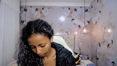 Snapshot of jasmin_brunette_ chatting on December 17, 11:28 am Jasmin online show from December 17, 11:28 am