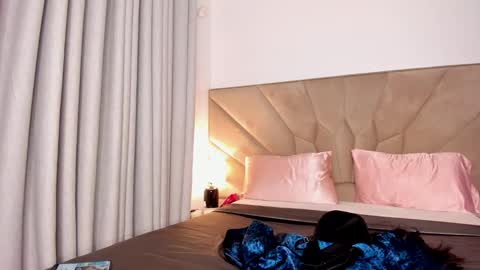 Snapshot of jasmin_melons chatting on October 15, 2:47 am jasmin_melons online show from October 15, 2:47 am