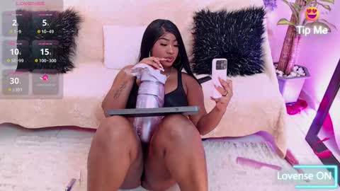 Instagram jasminecampbell1  online show from May 13, 9:53 pm