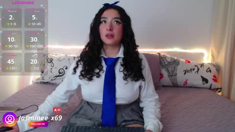 Snapshot of jasminee_x69 chatting on March 11, 12:33 am online show from March 11, 12:33 am