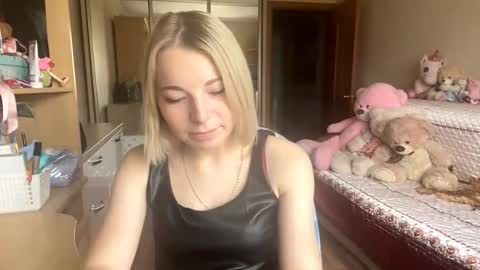 Snapshot of jaynafriess chatting on October 16, 8:06 am Mira online show from October 16, 8:06 am