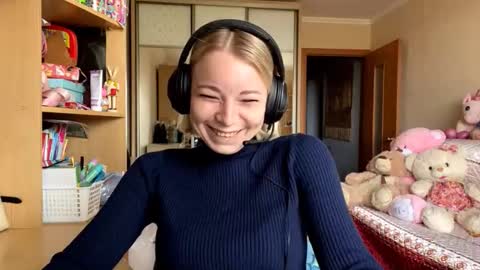 Snapshot of jaynafriess chatting on October 13, 8:28 am Mira online show from October 13, 8:28 am