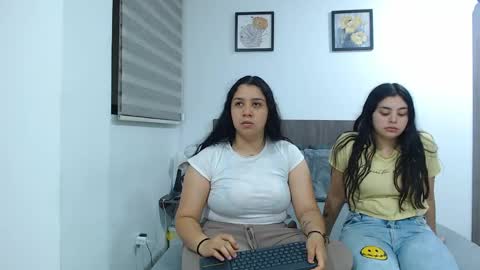 Jazmin and Scarlett online show from April 13, 9:43 am