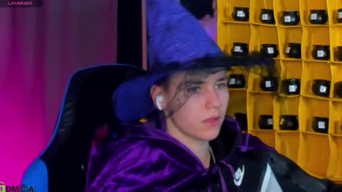 jean_wilsons online show from February 19, 1:32 pm