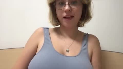 Snapshot of jelly_gum chatting on October 6, 1:28 pm Inna online show from October 6, 1:28 pm
