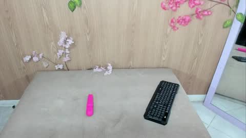 Jenelotizz online show from May 22, 2:42 am
