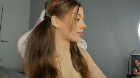 Snapshot of jenie_fire chatting on January 4, 1:21 pm Dolly online show from January 4, 1:21 pm