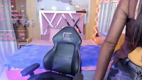 jenna_tay1 online show from May 15, 11:40 pm