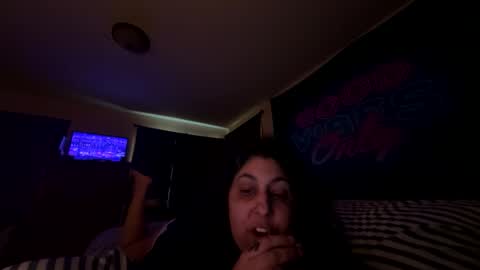 Snapshot of jennabrady chatting on September 23, 5:00 pm Dragon Queen. Be my Dragon -- and online show from September 23, 5:00 pm