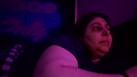 Snapshot of jennabrady chatting on January 15, 12:19 am Dragon Queen. Be my Dragon -- and online show from January 15, 12:19 am