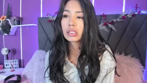 Snapshot of jenner_mills chatting on December 22, 8:49 am Jenner online show from December 22, 8:49 am
