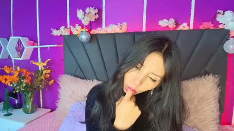 Snapshot of jenner_mills chatting on December 12, 2:55 pm Jenner online show from December 12, 2:55 pm