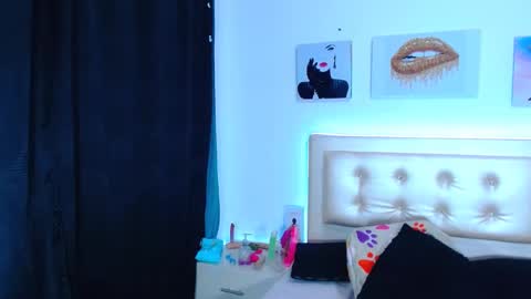 jenn online show from December 20, 1:14 am