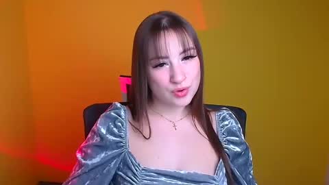 Snapshot of jennifer_xo_ chatting on December 6, 6:49 pm Jennifer online show from December 6, 6:49 pm