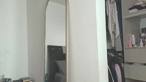 Jenn online show from April 27, 5:32 pm