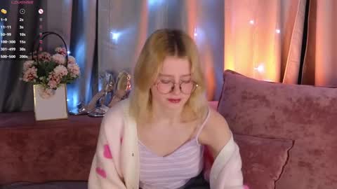 Snapshot of jenny_bunny_ chatting on February 17, 1:36 am jenny_bunny_ online show from February 17, 1:36 am