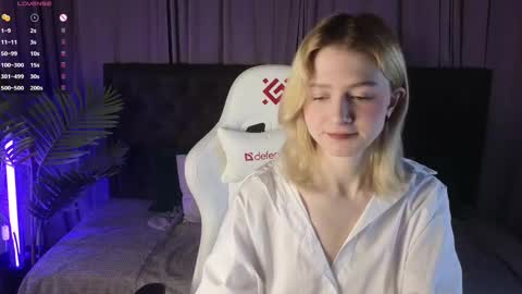 Snapshot of jenny_bunny_ chatting on March 6, 1:37 am jenny_bunny_ online show from March 6, 1:37 am