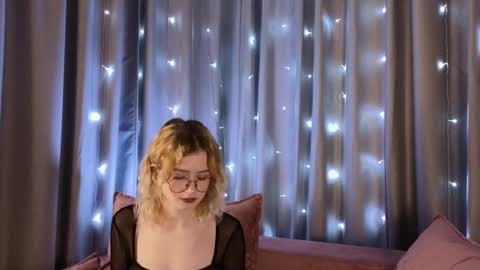 Snapshot of jenny_bunny_ chatting on December 8, 1:24 am jenny_bunny_ online show from December 8, 1:24 am