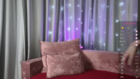 Snapshot of jenny_bunny_ chatting on December 19, 1:50 am jenny_bunny_ online show from December 19, 1:50 am