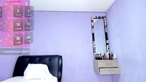 Snapshot of jenny_evans82 chatting on January 10, 9:10 pm jenny online show from January 10, 9:10 pm