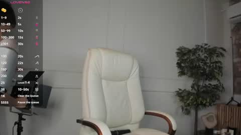 jenny_harringtons online show from August 3, 7:12 am