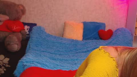 Snapshot of jenny_oliviawow chatting on October 15, 12:52 pm All the most interesting in private. my room for my smile online show from October 15, 12:52 pm